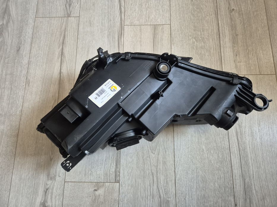 Фара права Audi A4 B9 Xenon 2016-2019 USA