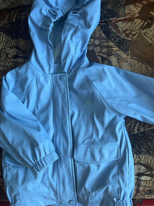 Куртка на дівчинку