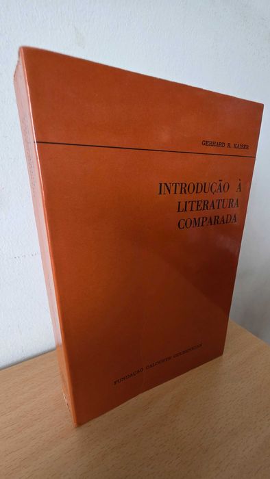 Livro "Introdução à Literatura Comparada" de Gerhard R. Kaiser