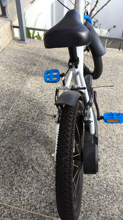 Bicicleta criança roda 16, como nova!