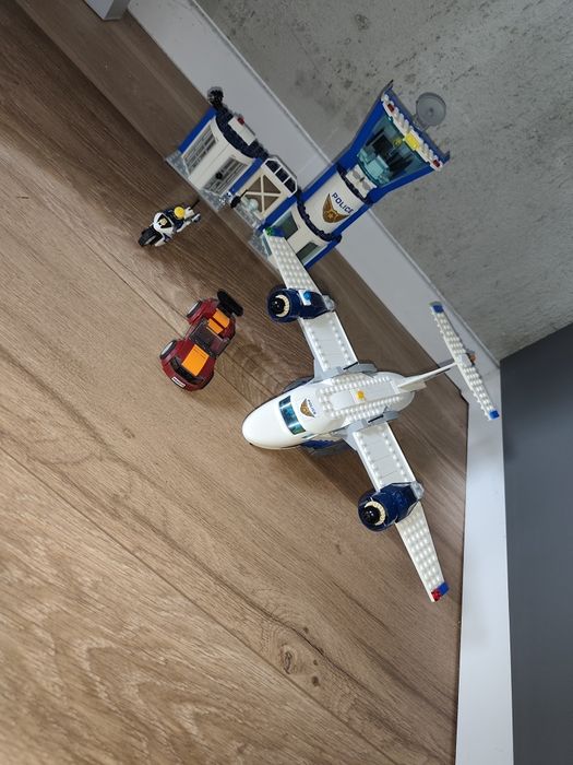 Baza policji powietrznej LEGO City 60210
