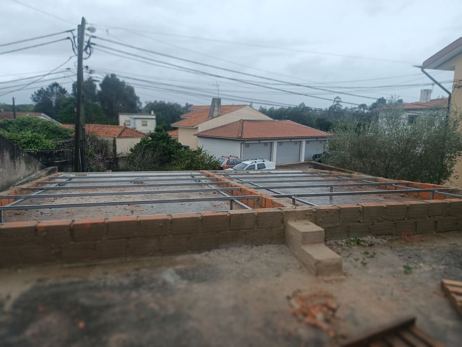 Reconstrução de telhados e coberturas com problemas de infiltração