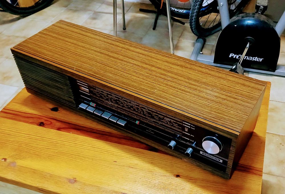 Rádio antigo Grundig RF 153