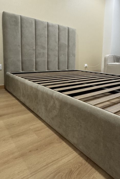 Cama com estrado Estofada