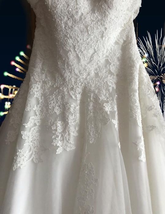 Франція шикарне весільне плаття сукня з фатою в комплекті