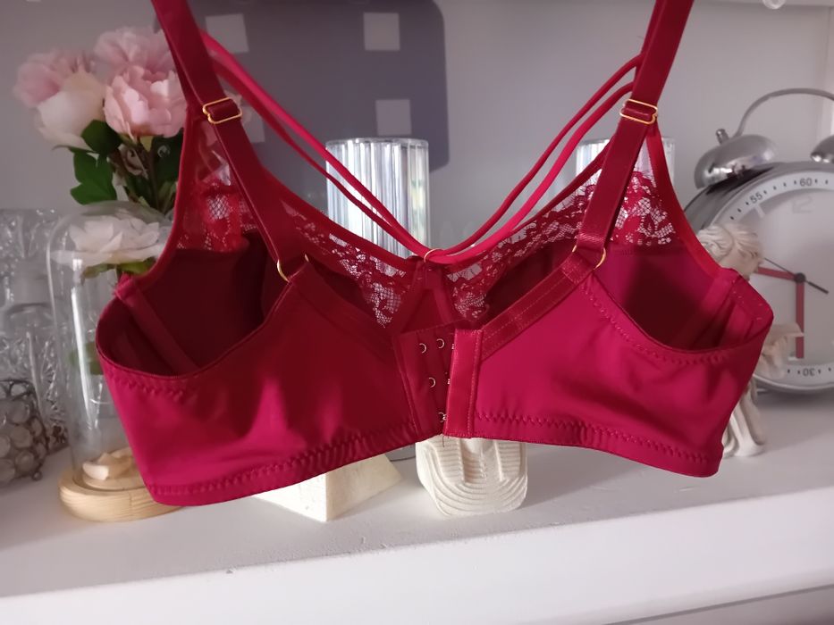 Piękny biustonosz damski 80D