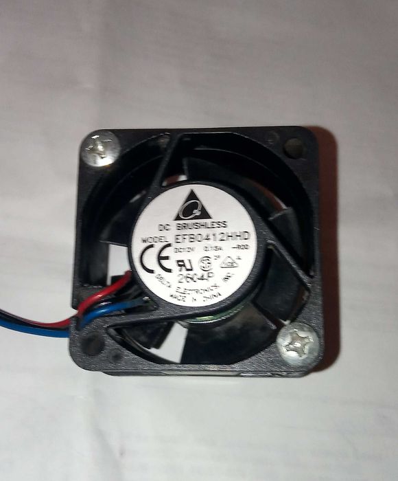 Вентилятор DC EFB0412HHD
