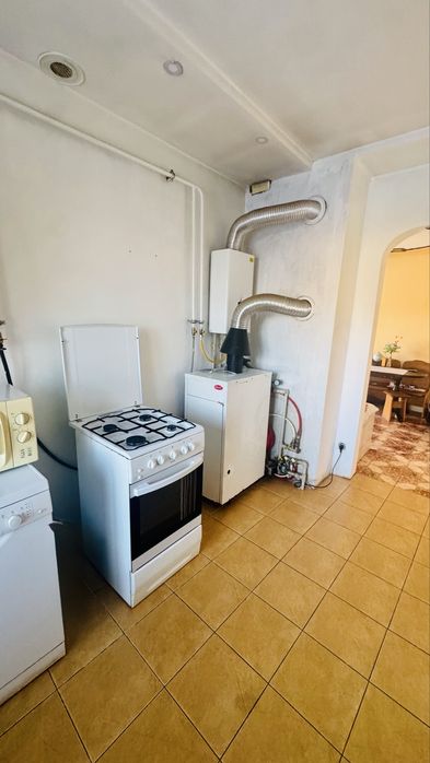 Продаж комерційного об’єкта з житловим будинком у м. Острог