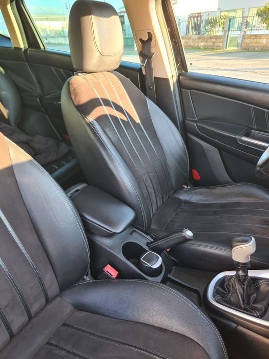 Lancia Delta 1.6 Multijet (2010)-Estilo italiano