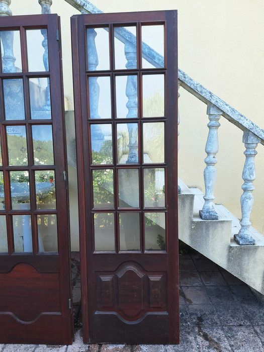 Porta e Janelas em madeira de mogno maciço