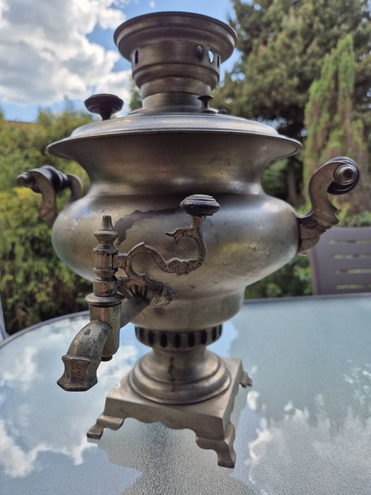 Samowar z sygnaturą rosyjską