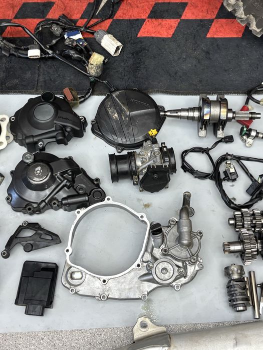 Dawca Części HONDA CRF250 R 18-26 Głowica  Pół Karter Skrzynia Cdi