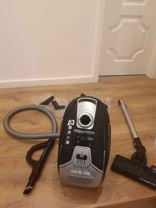 Aspirador Rowenta Silence Force Compact com muito pouca utilização