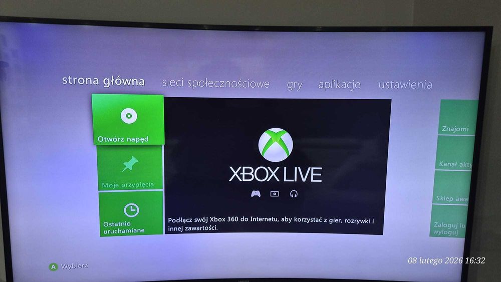 Konsola Xbox 360 wraz z kamerą kinekt, 4 padami i zestawem gier