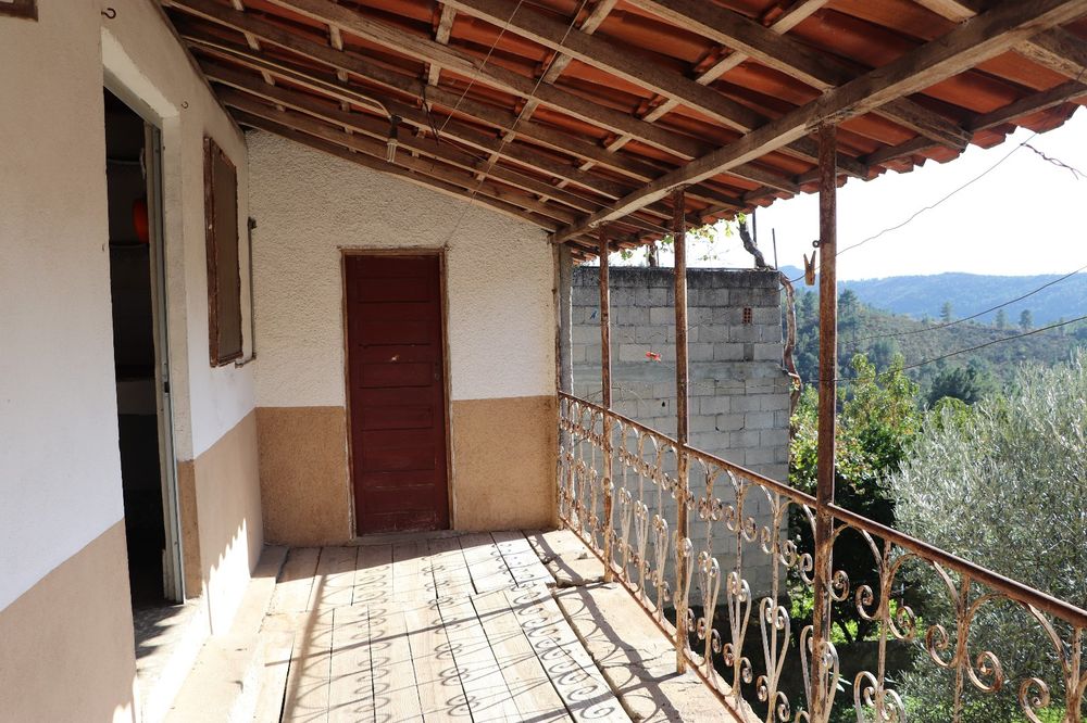 Vendo casa em aldeia tranquila