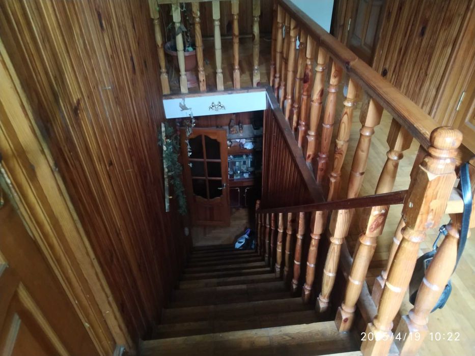 Продам 1/2 житлового будиноку.