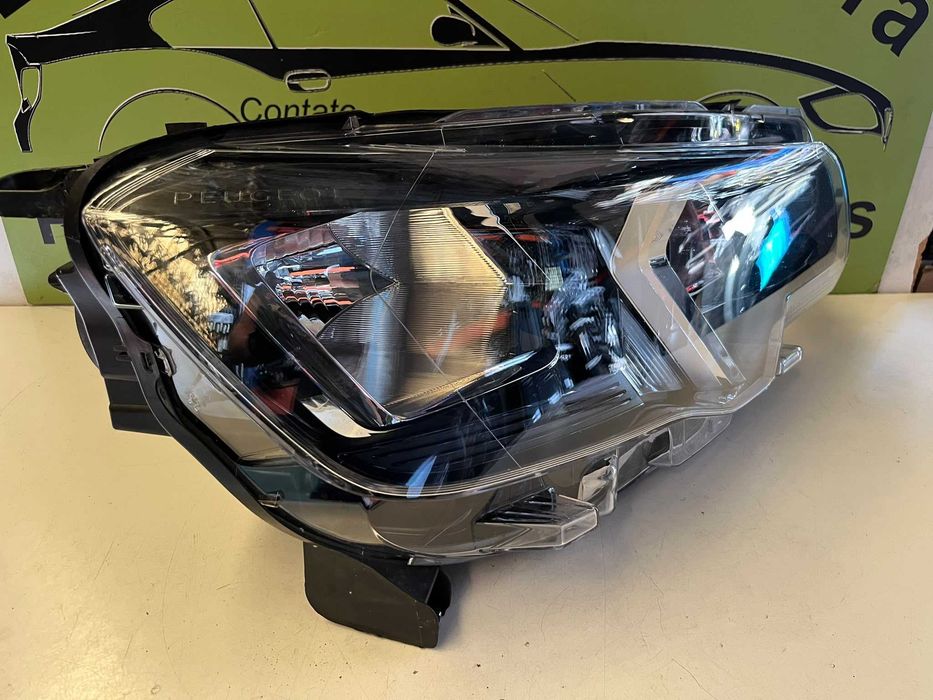 Peugeot Partner III K9 - Farol Direito - FF915