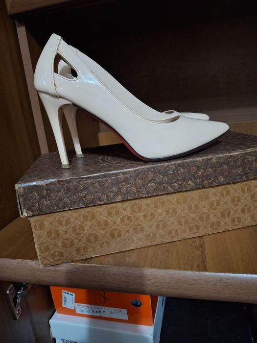 Туфлі,38 розмір,бежеві