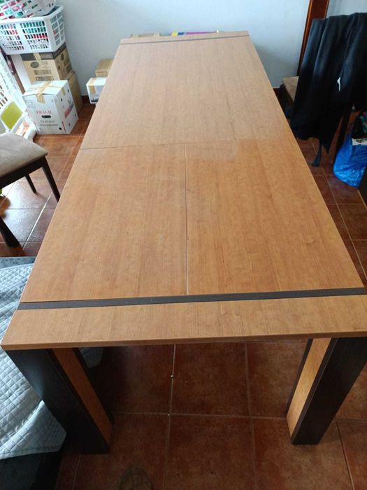 Mesa de jantar extensível Lourini 160/239cmx90cm e as 4 cadeiras