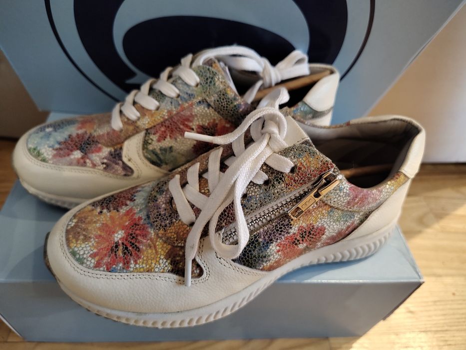 Skórzane sneakersy Comfortabel - r.36/37