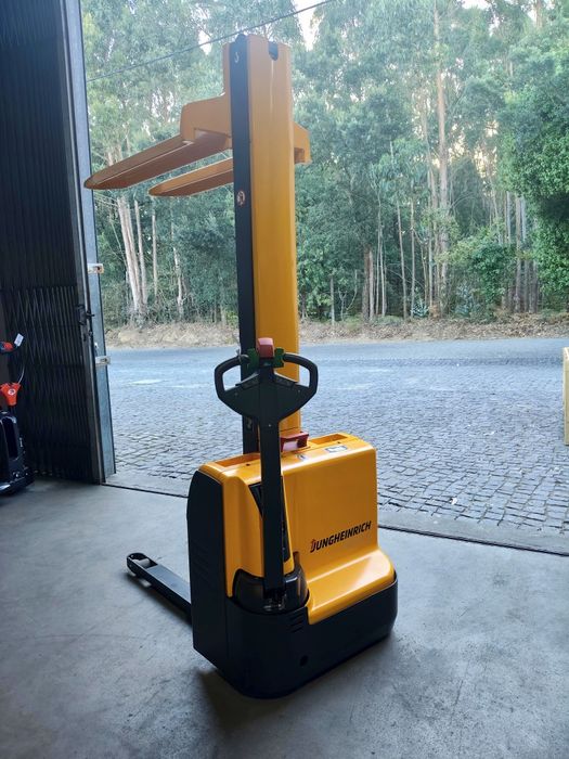 2650€+IVA Stacker Jungheinrich 1000kg , Elev.2 Metros, Baterias Novas , Apenas 150horas , empilhador Porta Paletes