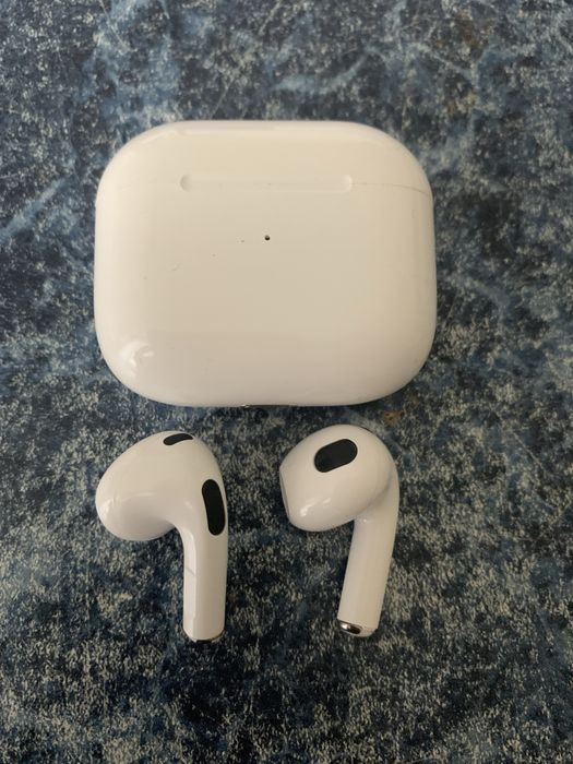 Навушники AirPods 4