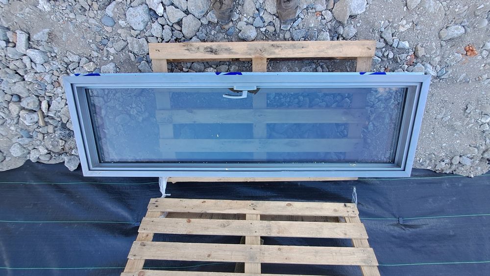 Okno aluminiowe uchylne 188x58cm