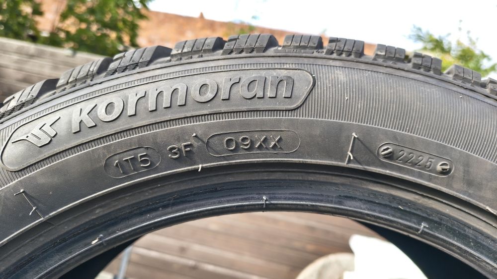 Opony zimowe Kormoran Snow 215/55 R17, DOT 22/2025, wzmocnione, jak nowe