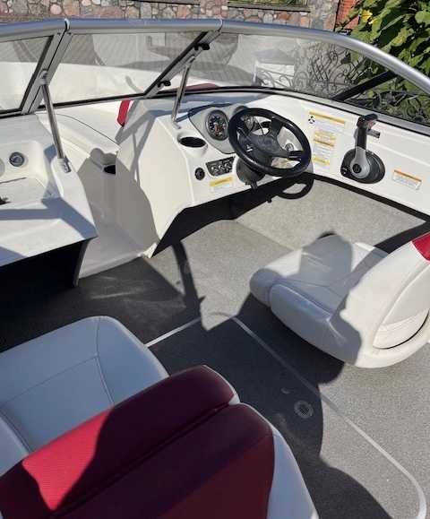 Łódź motorowa BAYLINER z silnikiem MerCruiser 3.0 L