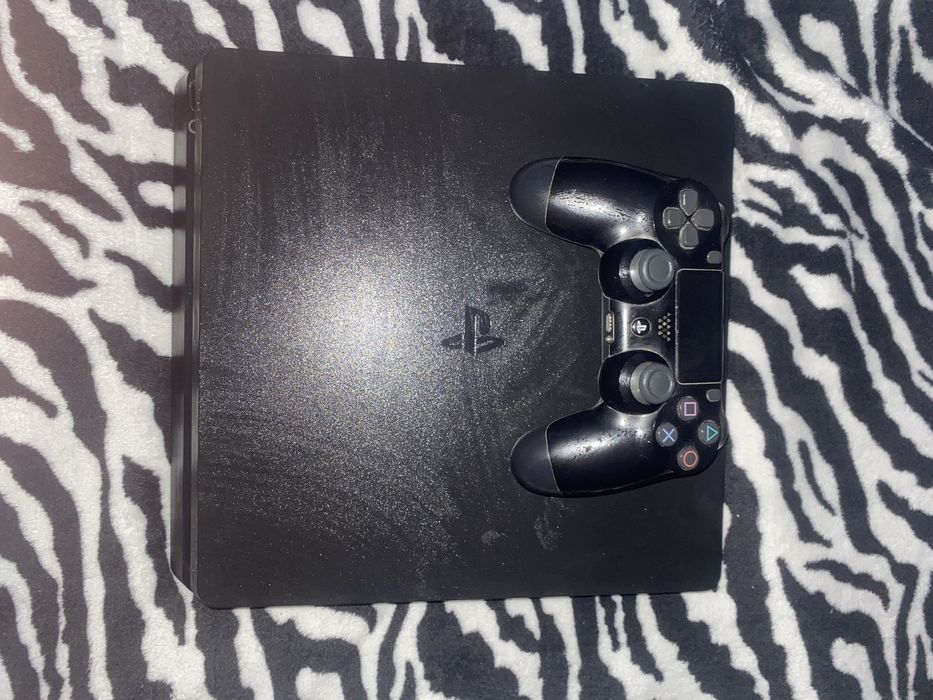 Ps4 preta 500gb usada mas em bom estado