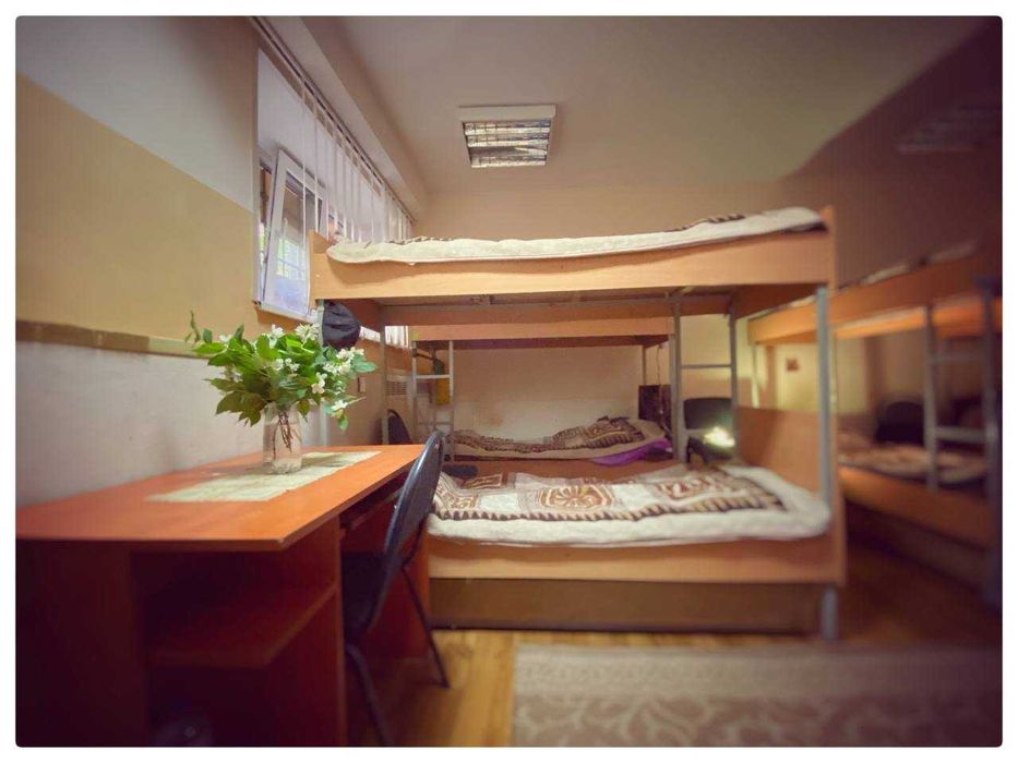 Место в комнате. м. Васильковская 5 минут пешком!