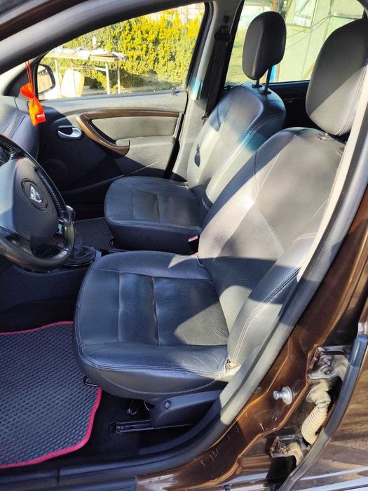 Авто Dacia duster.