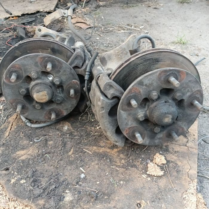 Ступицы в сборе (передние ) R  14 1992-2000 5500 грн одна