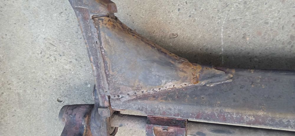 Балка задня Лагуна 1