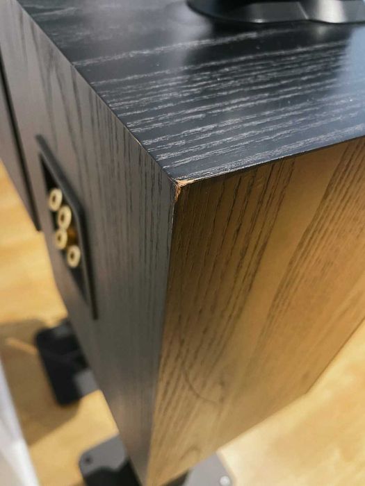 B&W Bowers & Wilkins 805 Matrix com suporte B&W STAV24 S2