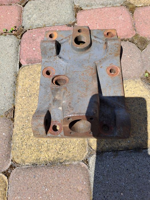 Кришка до коробки передач, передня, 8 к. с., старого зразка