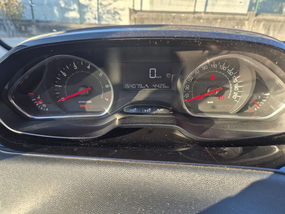 Peugeot 208 1.2 VTi Active – 2013 – 156.000 km