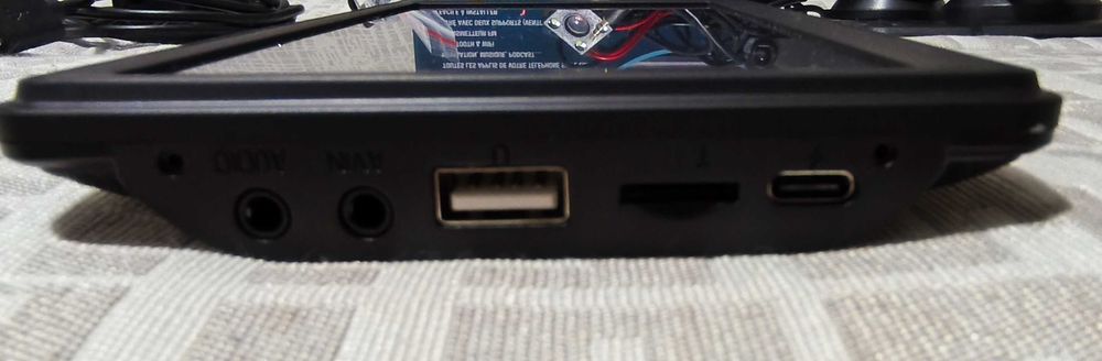 Ecrã tátil automóvel com câmara