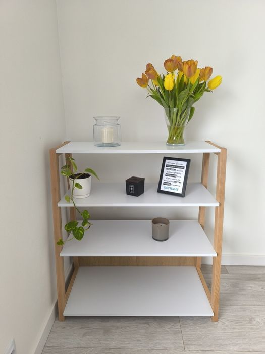 Komoda otwarta biała z drewnem