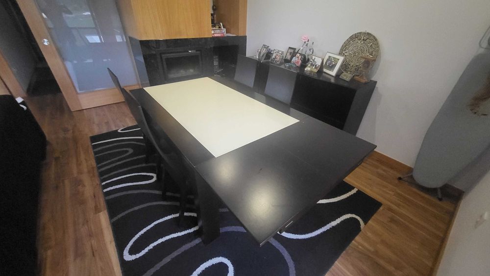 Mesa Extensível + 4 Cadeiras Las Kasas