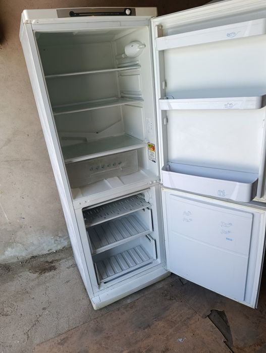 Продам холодильник Indesit