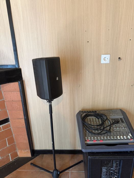 Sistema de Som Profissional dB Technologies S400 + Mesa Deton 18 Canais - Kit Completo
