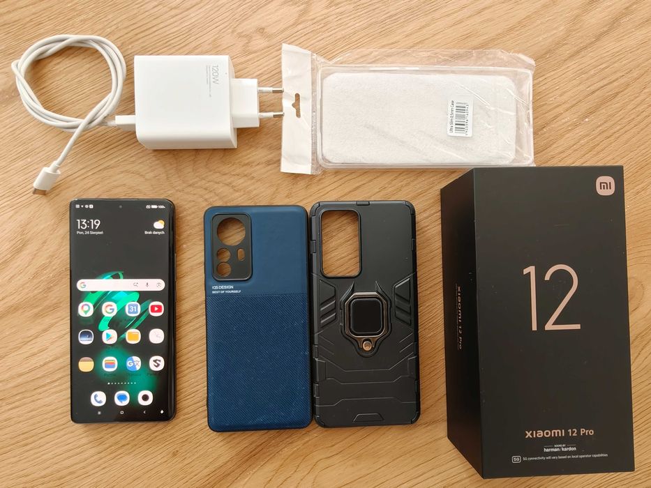 Telefon Xiaomi 12 Pro + Ładowarka 120W +trzy etui