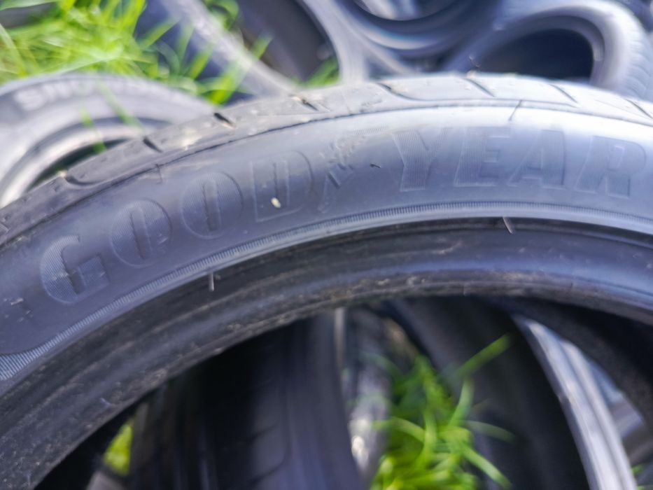Sprzedam prawie nowe opony Goodyear 215/45 r18