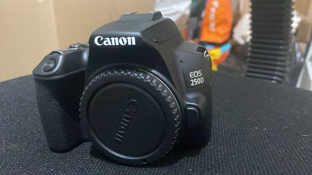 MÁQUINA FOTOGRÁFICA CANON EOS 250D + EF-S 18-55MM + BOLSA + TRIPÉ