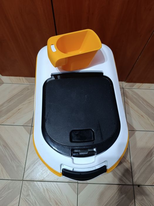 Pojemnik na karmę suchą, duży, poj.  do 20 kg