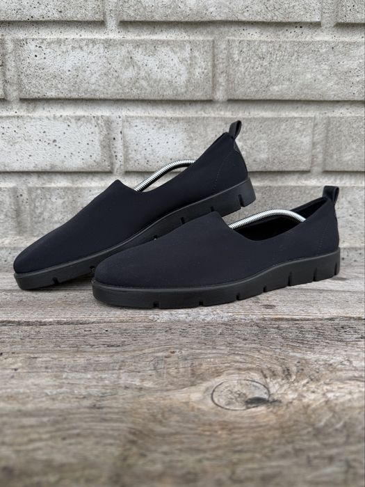 Nowe, czarne, damskie tekstylne buty wsuwane Ecco Bella, rozmiar