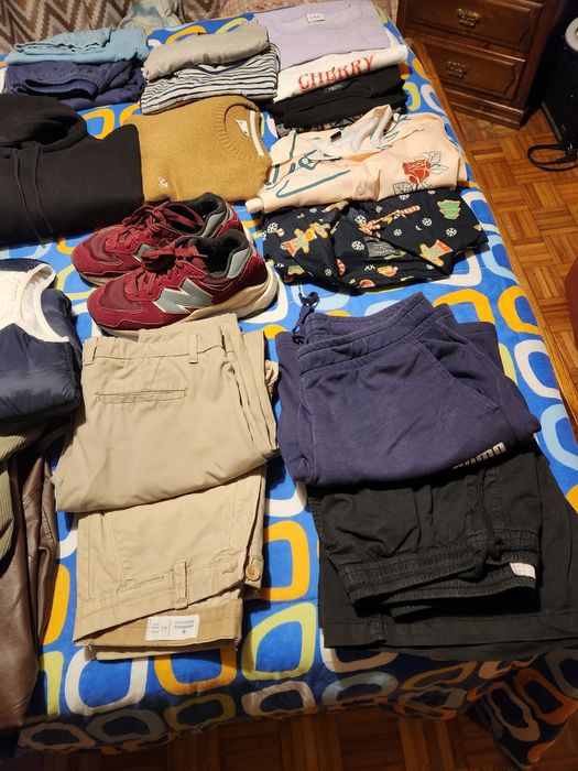 Lote de 25 peças de roupa masculina(tamanho M e L)+ sapatilhas