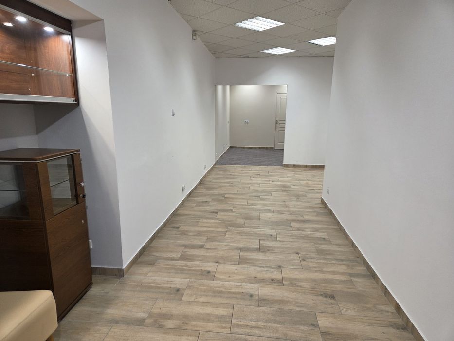 Do wynajęcia lokal 40 m² z witryną na parterze, centrum