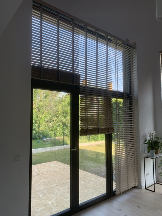 Żaluzje bambusowe, drewniane, aluminiowe, elektyczne